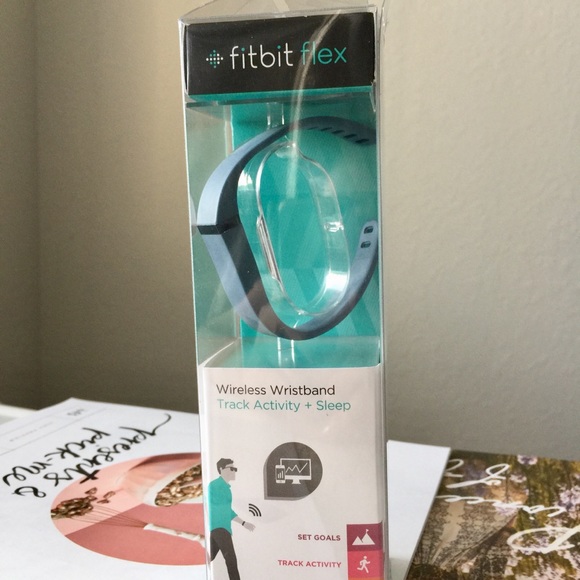 Fitbit Flex Wristband & Charger - Picture 5 of 5